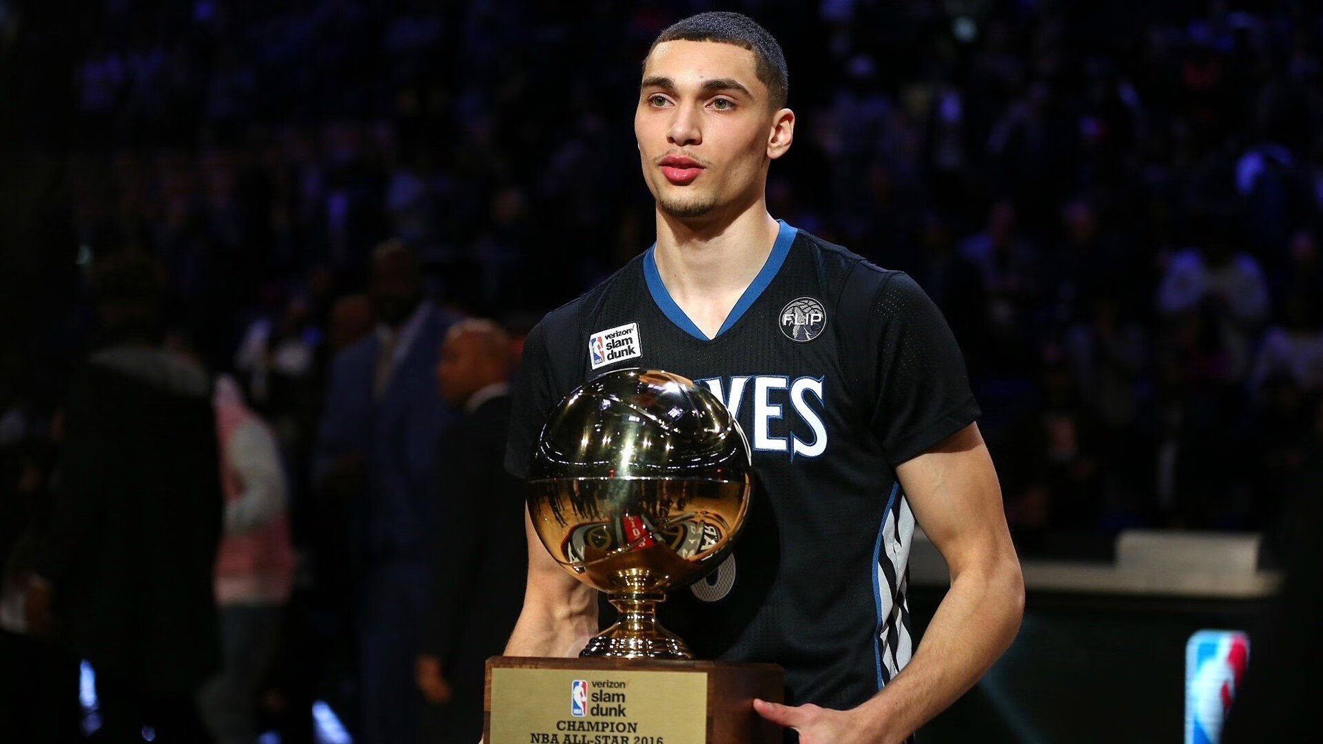 津门鏖战见证新王诞生，王哲林破纪录之夜，广东铁血防线难阻历史瞬间