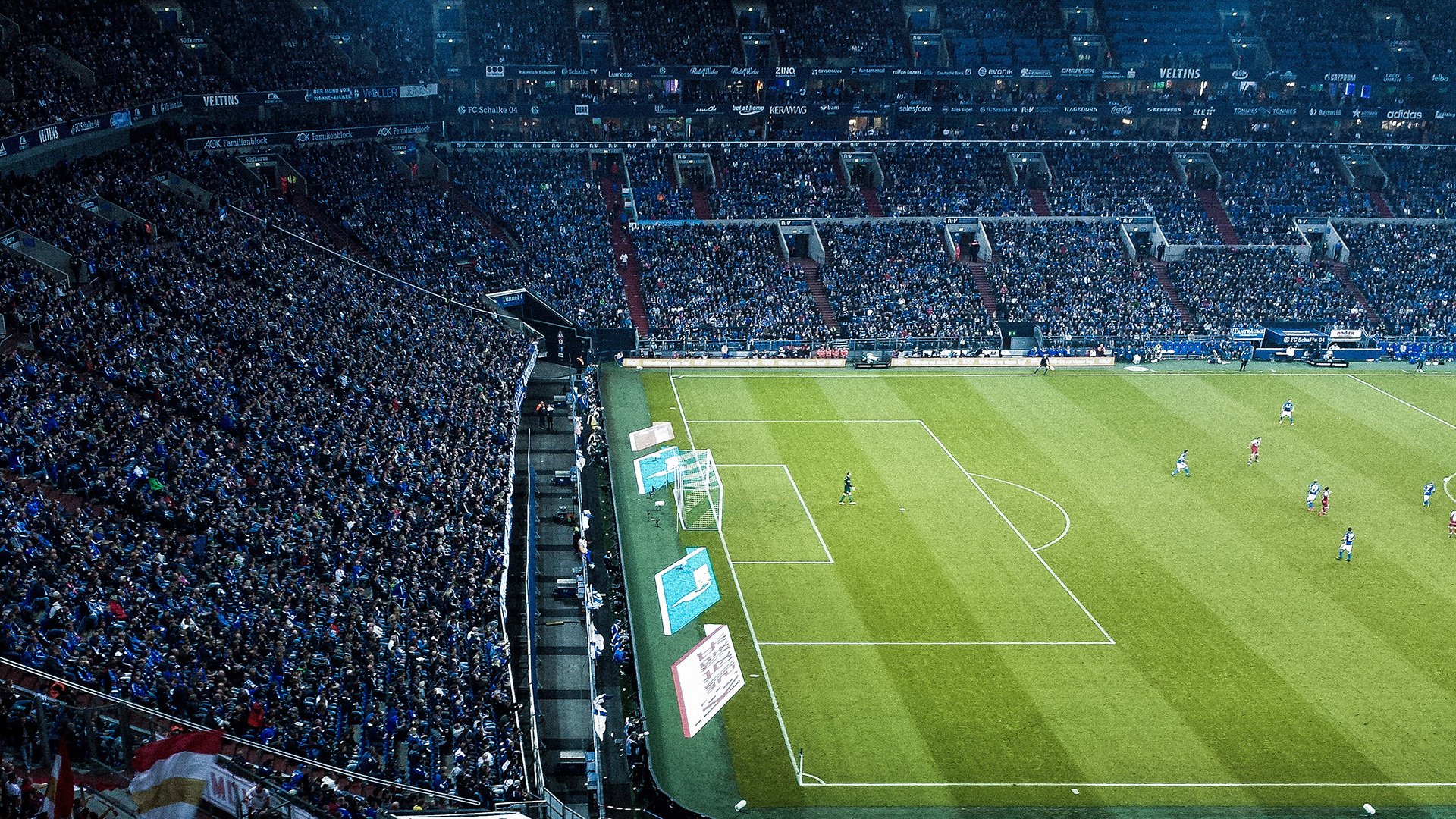 红蓝风暴中的孤勇者，拉塞尔如何以一人之力，将红牛二队的围剿碾为尘埃